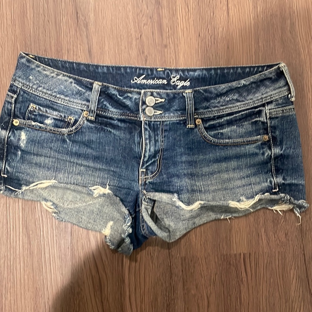 American eagle short shorts. Size 8 but runs large